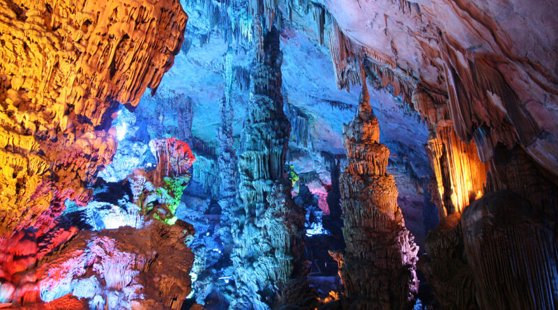 La Cueva de la Flauta de Caña un tesoro natural en China